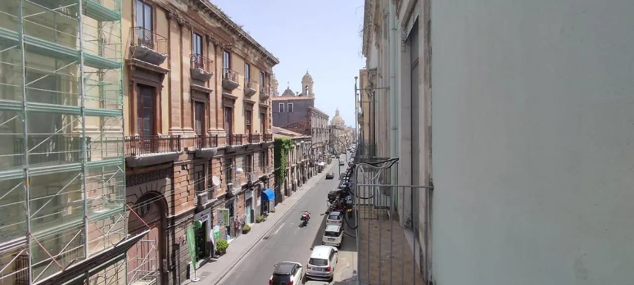 Duhome Apartment In The Heart Of Katanya İtalya